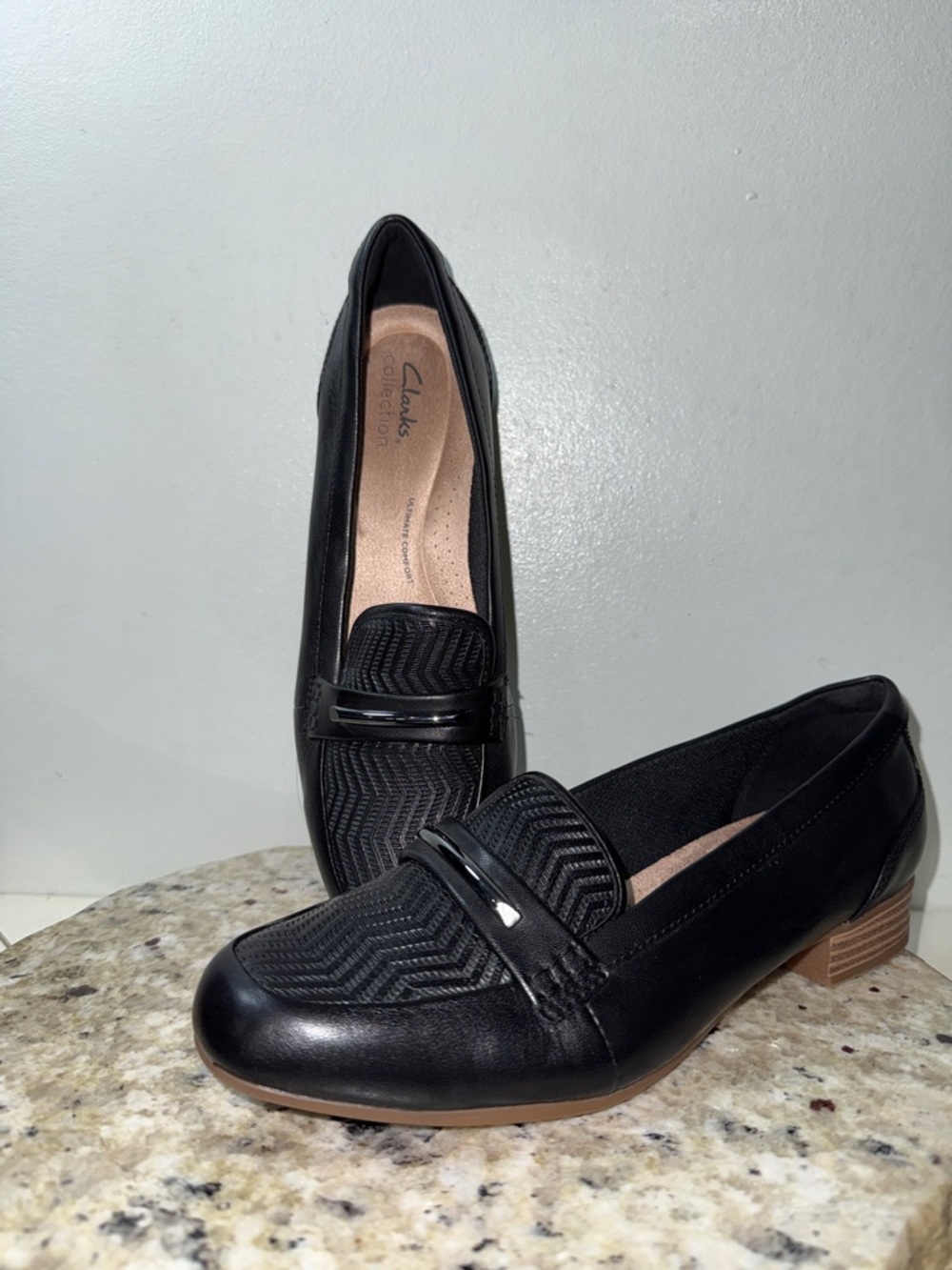 Clarks Juliet Aster Black Leather Loafers Sleek Comfort Low Block Heel Sz 8.5 - Picture 16 of 16